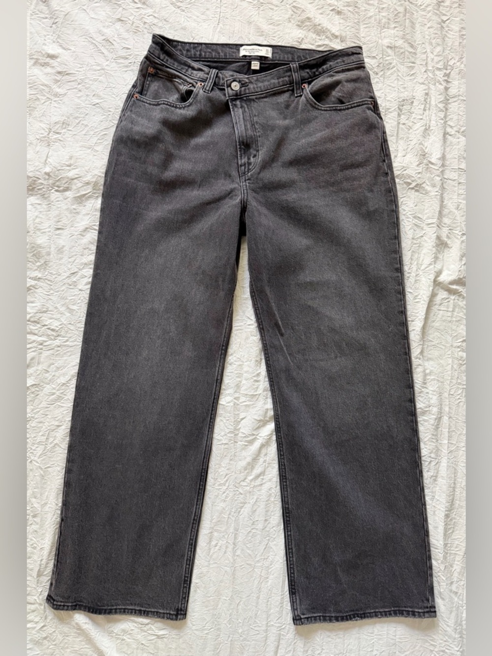 NWT Abercrombie & Fitch - “The ‘90s Relaxed Jeans” - High Rise - black jeans